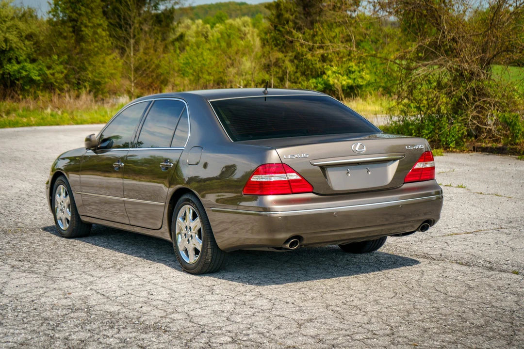 2004 Lexus LS 3rd Gen - Image 11 of 31