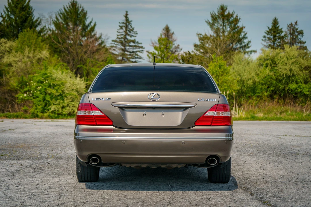 2004 Lexus LS 3rd Gen - Image 16 of 31