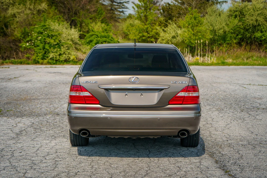 2004 Lexus LS 3rd Gen - Image 17 of 31