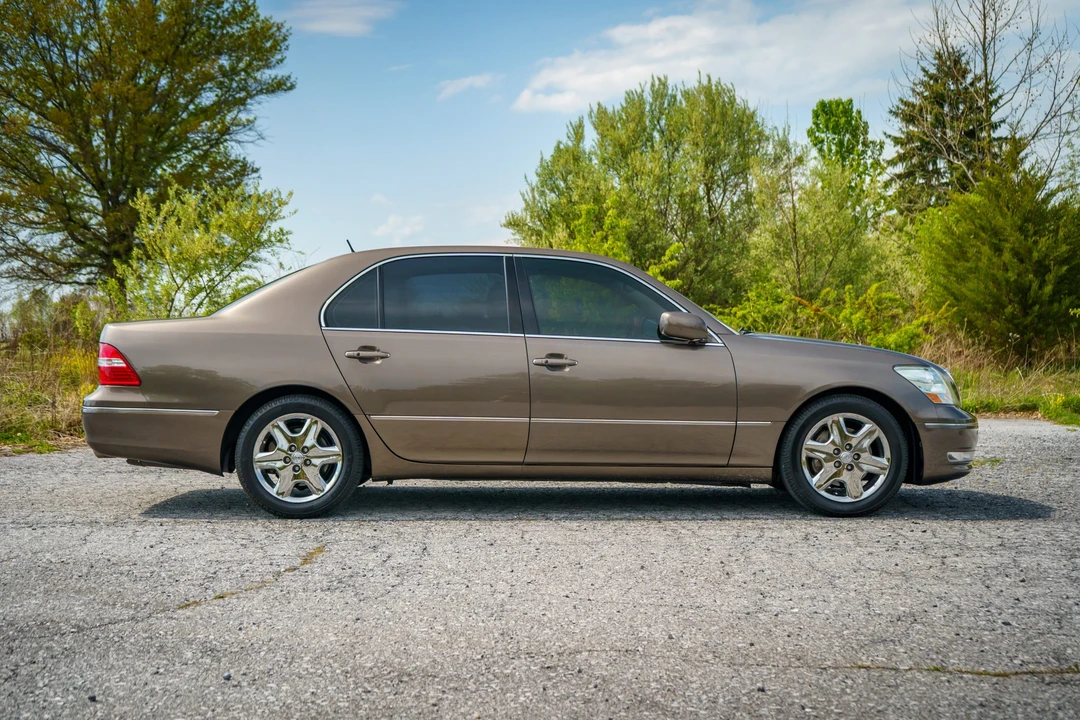 2004 Lexus LS 3rd Gen - Image 24 of 31