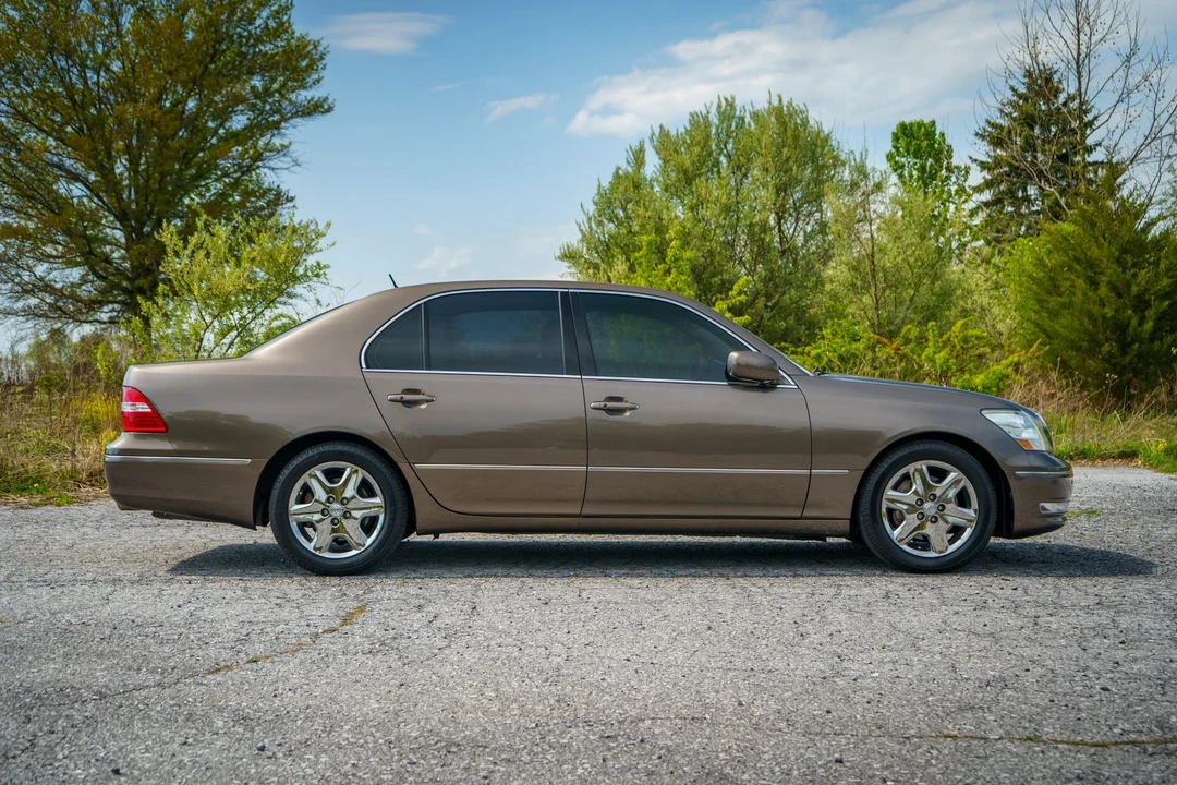 2004 Lexus LS 3rd Gen - Image 25 of 31