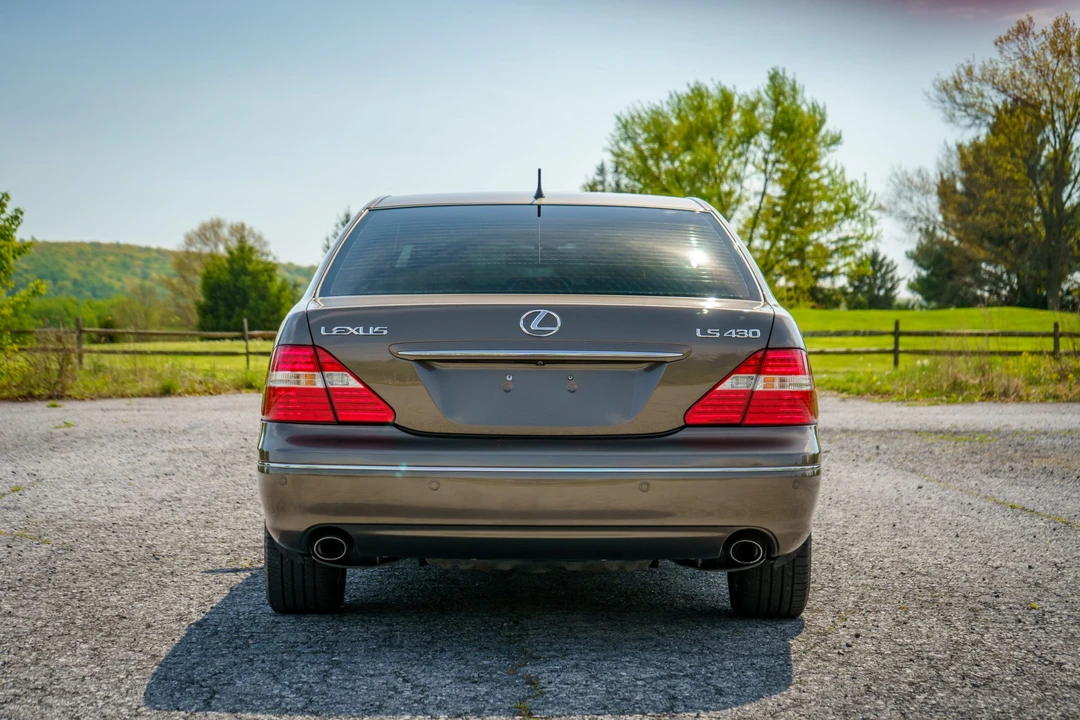 2004 Lexus LS 3rd Gen - Image 19 of 31