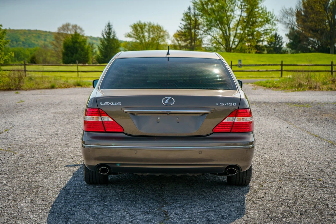 2004 Lexus LS 3rd Gen - Image 18 of 31