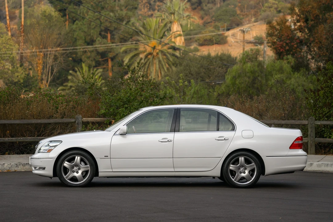 2004 Lexus LS 3rd Gen - Image 7 of 31
