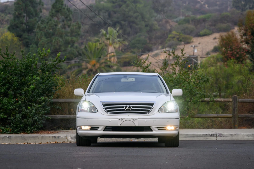 2004 Lexus LS 3rd Gen - Image 16 of 31