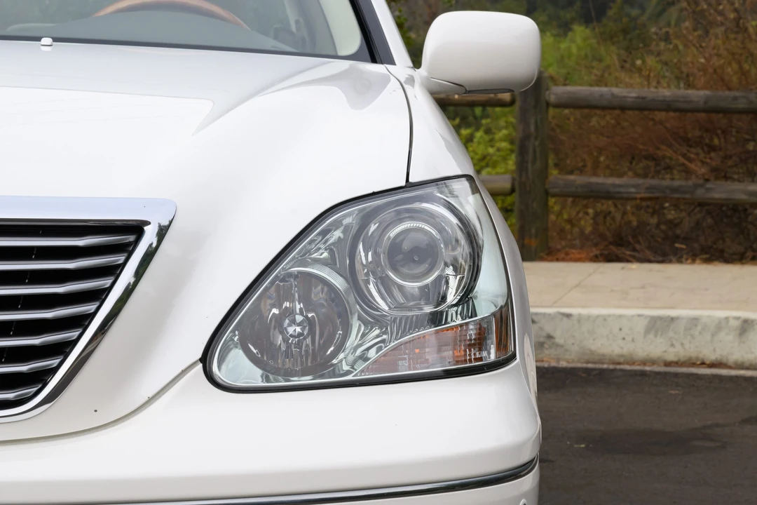 2004 Lexus LS 3rd Gen - Image 25 of 31