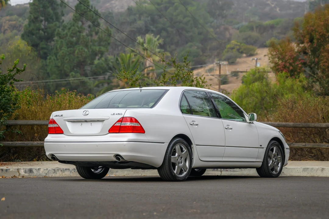 2004 Lexus LS 3rd Gen - Image 11 of 31