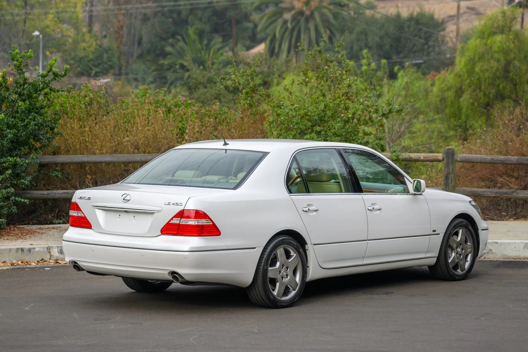 2004 Lexus LS 3rd Gen - Image 12 of 31