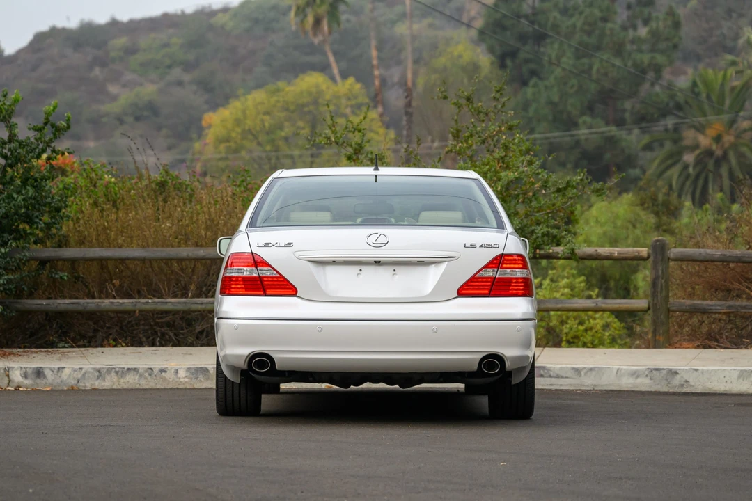 2004 Lexus LS 3rd Gen - Image 8 of 31