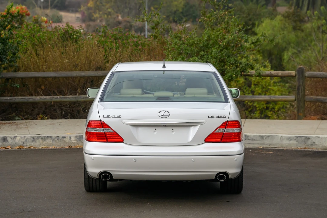 2004 Lexus LS 3rd Gen - Image 9 of 31
