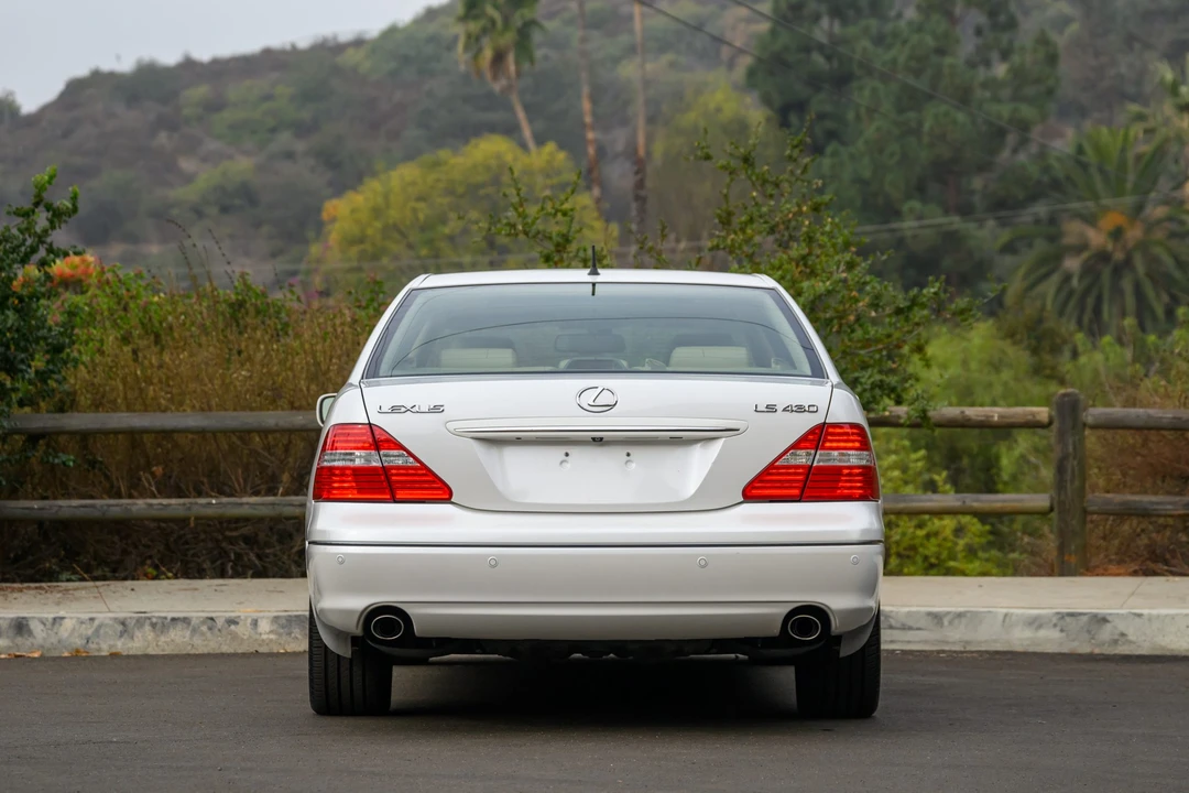 2004 Lexus LS 3rd Gen - Image 10 of 31