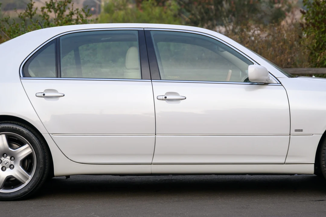 2004 Lexus LS 3rd Gen - Image 21 of 31