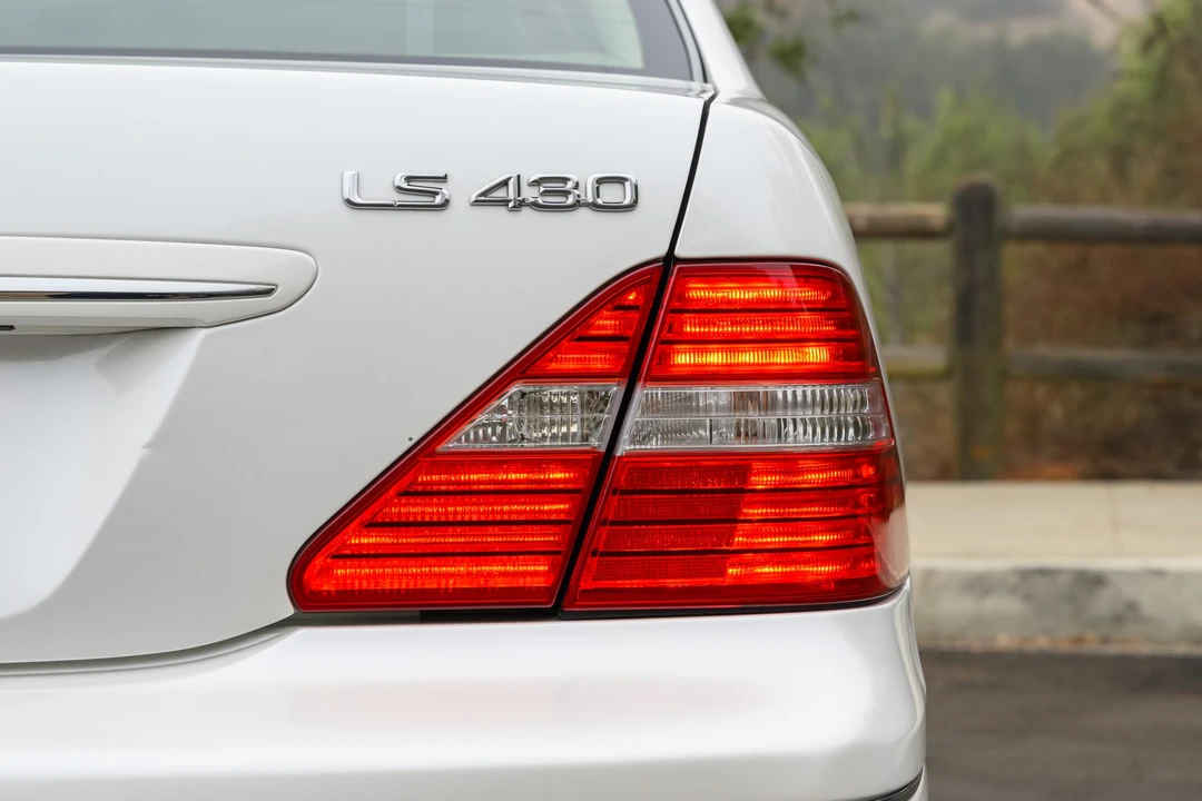 2004 Lexus LS 3rd Gen - Image 29 of 31
