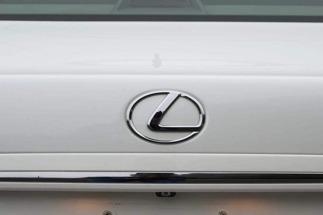 2004 Lexus LS 3rd Gen - Image 31 of 31