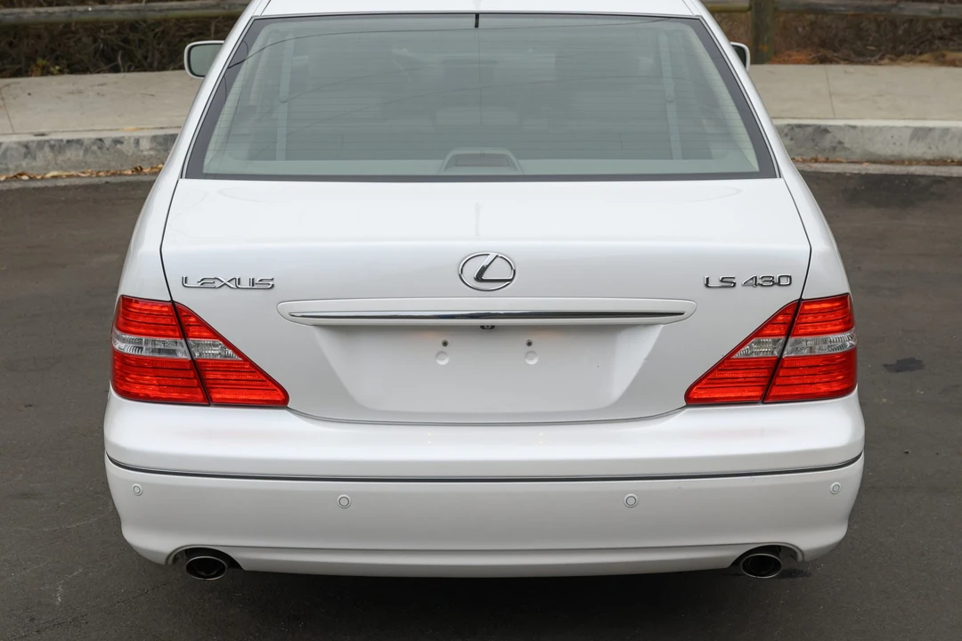 2004 Lexus LS 3rd Gen - Image 23 of 31