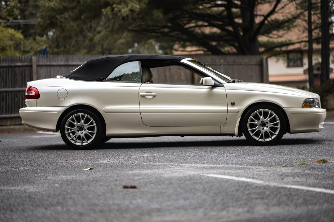 2004 Volvo C70 1st Gen - Image 25 of 31