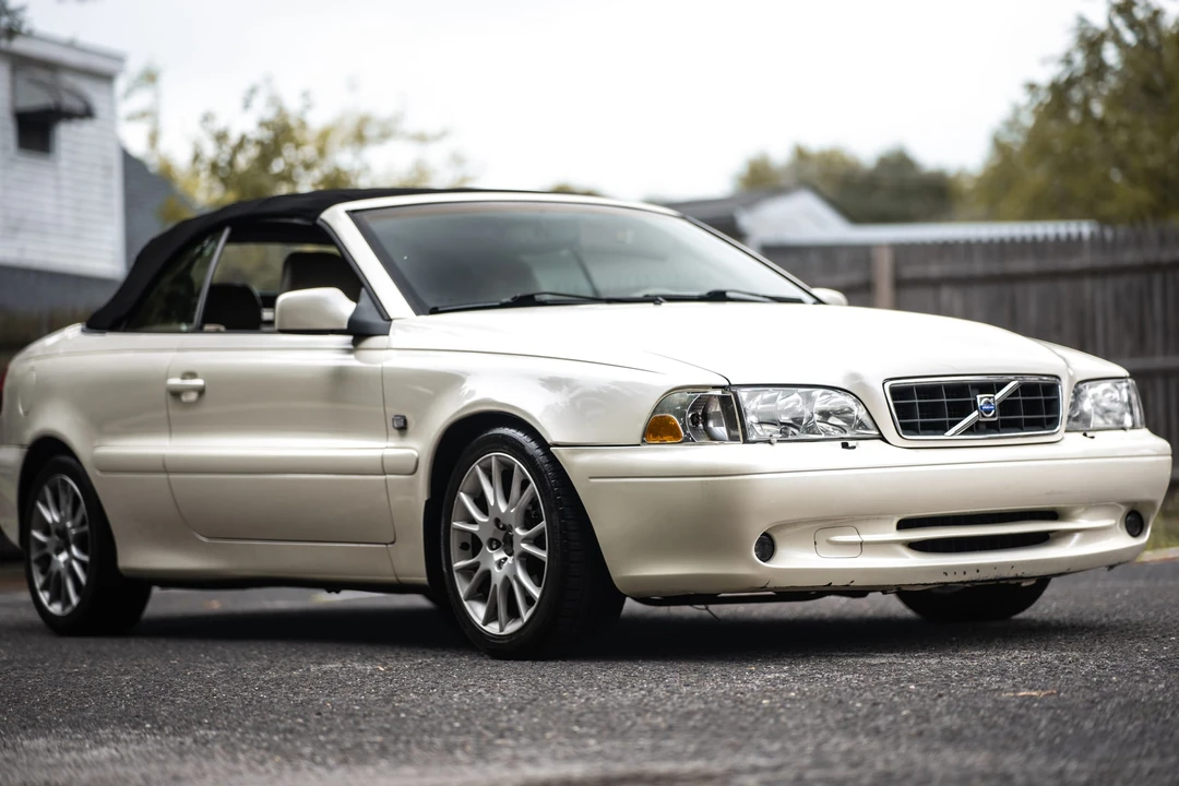 2004 Volvo C70 1st Gen - Image 2 of 31