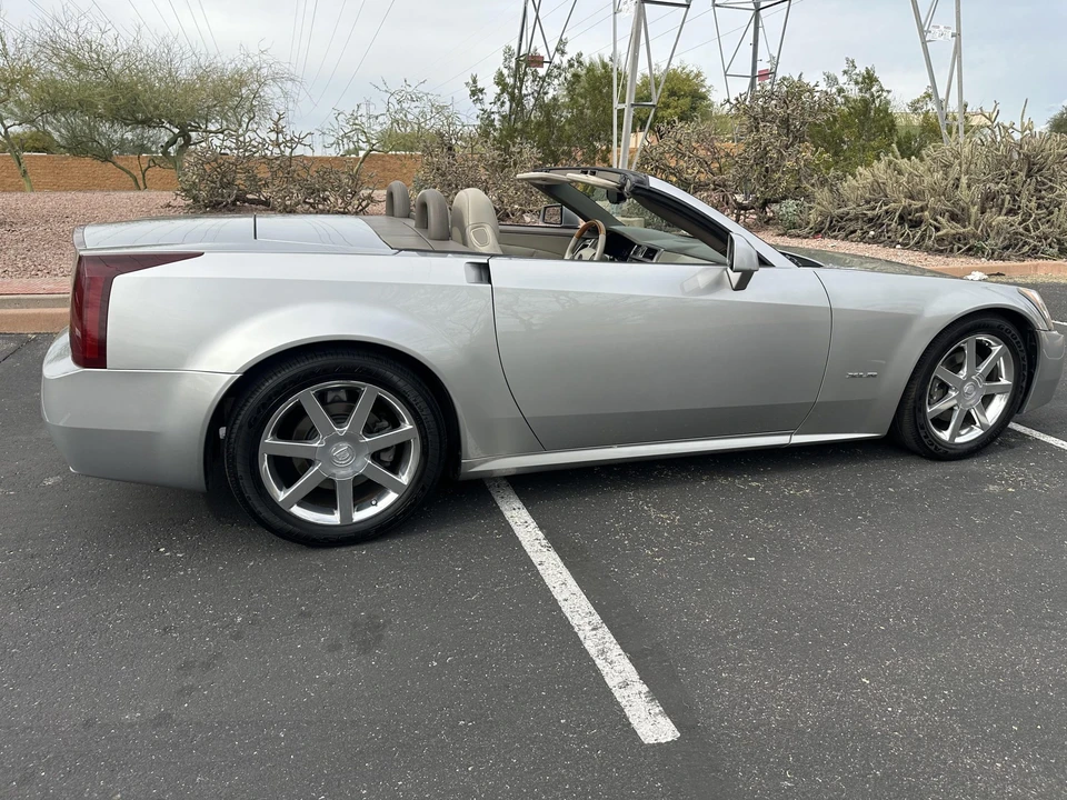 2005 Cadillac XLR - Image 25 of 31