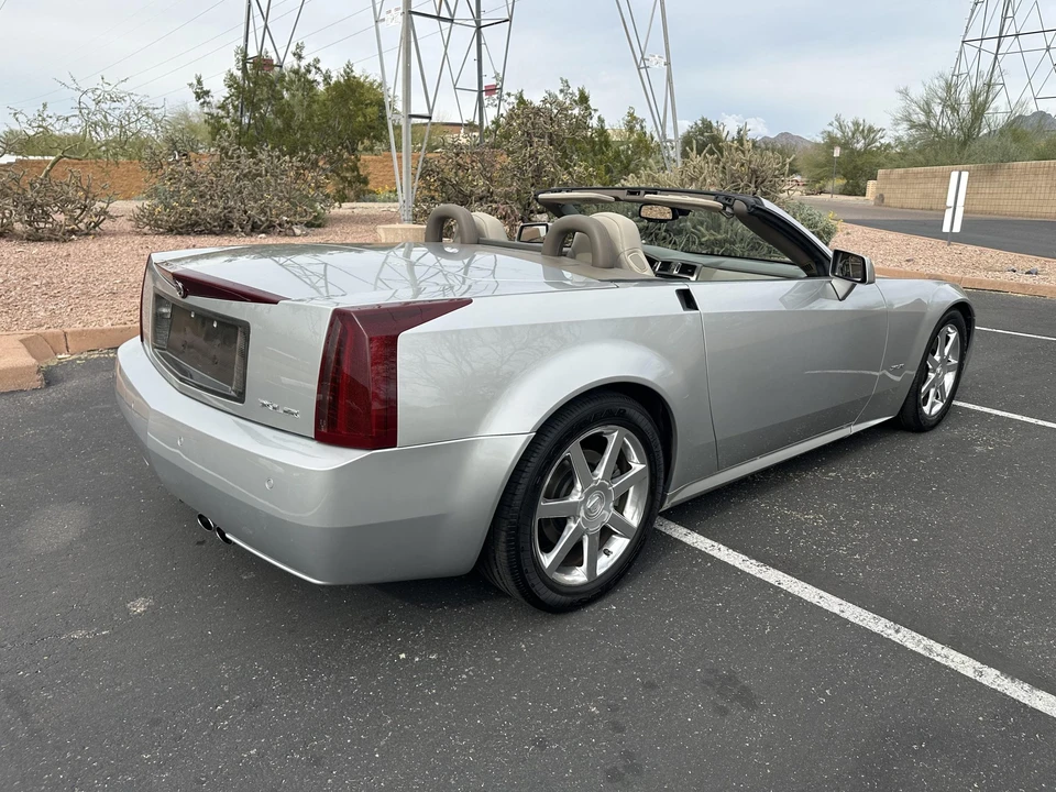 2005 Cadillac XLR - Image 27 of 31