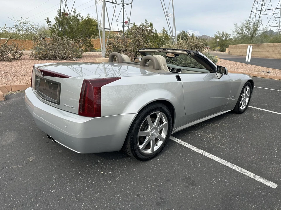 2005 Cadillac XLR - Image 26 of 31