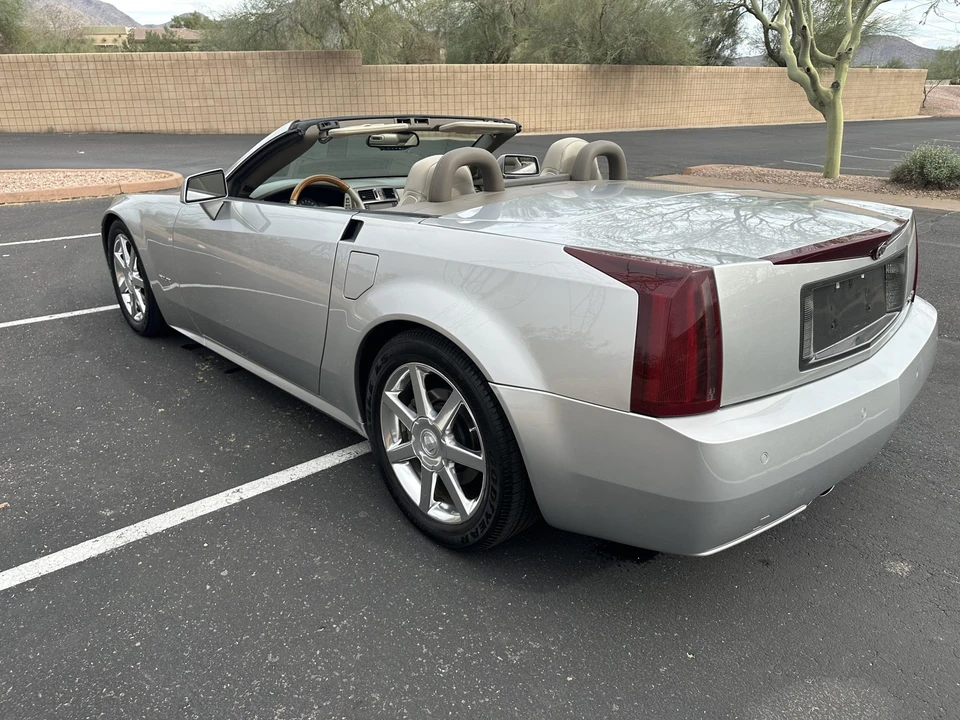 2005 Cadillac XLR - Image 30 of 31