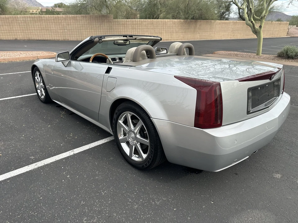 2005 Cadillac XLR - Image 29 of 31