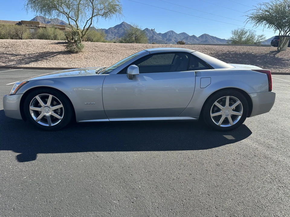 2005 Cadillac XLR - Image 8 of 31