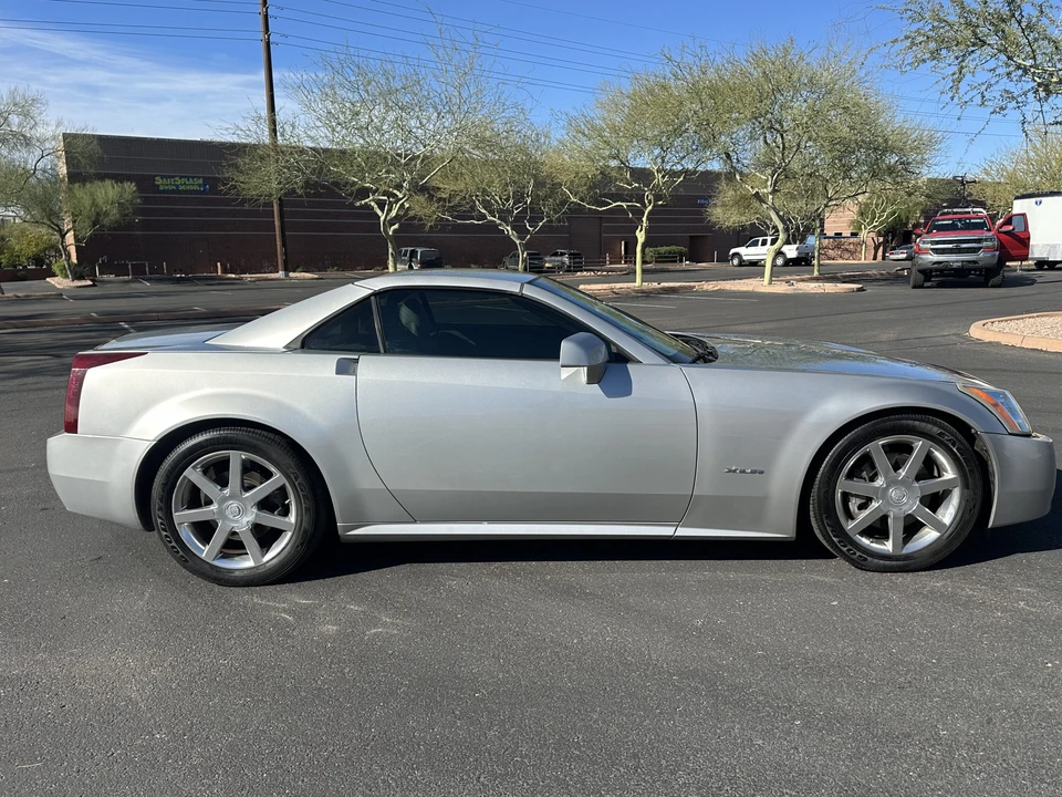 2005 Cadillac XLR - Image 14 of 31