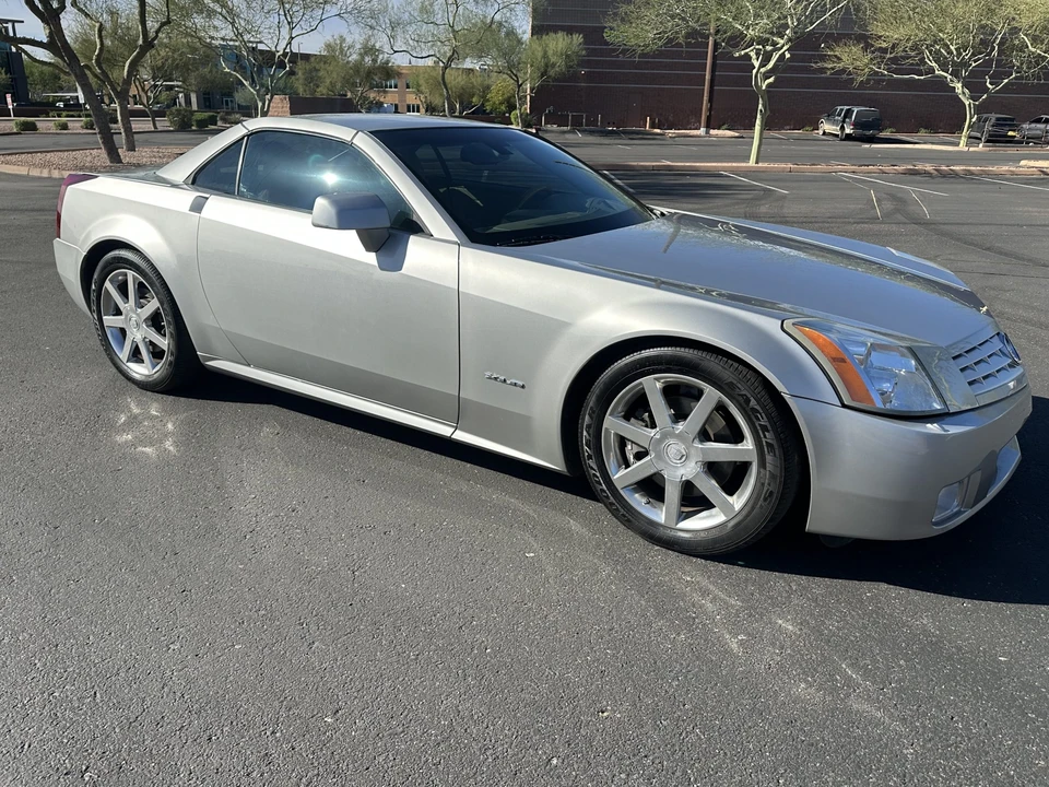 2005 Cadillac XLR - Image 12 of 31