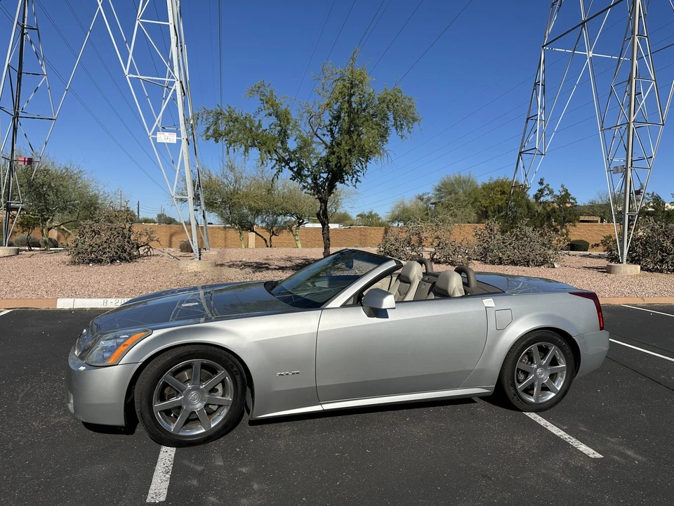 2005 Cadillac XLR - Image 6 of 31