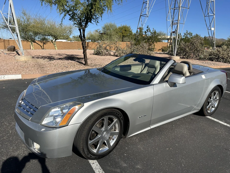 2005 Cadillac XLR - Image 4 of 31