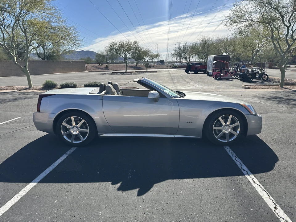 2005 Cadillac XLR - Image 7 of 31