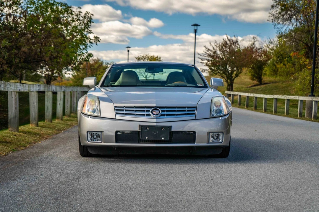 2005 Cadillac XLR - Image 6 of 31