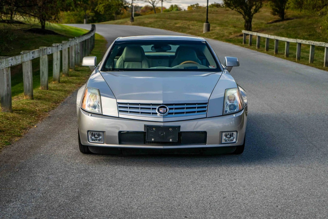 2005 Cadillac XLR - Image 7 of 31