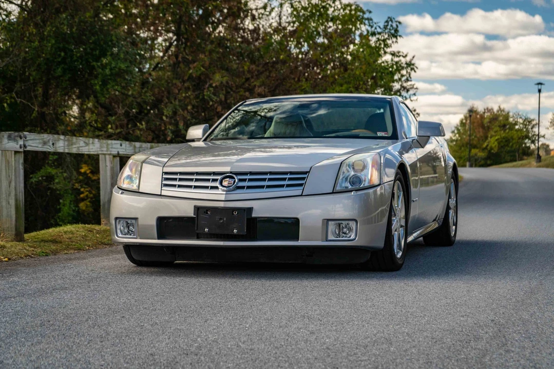 2005 Cadillac XLR - Image 8 of 31