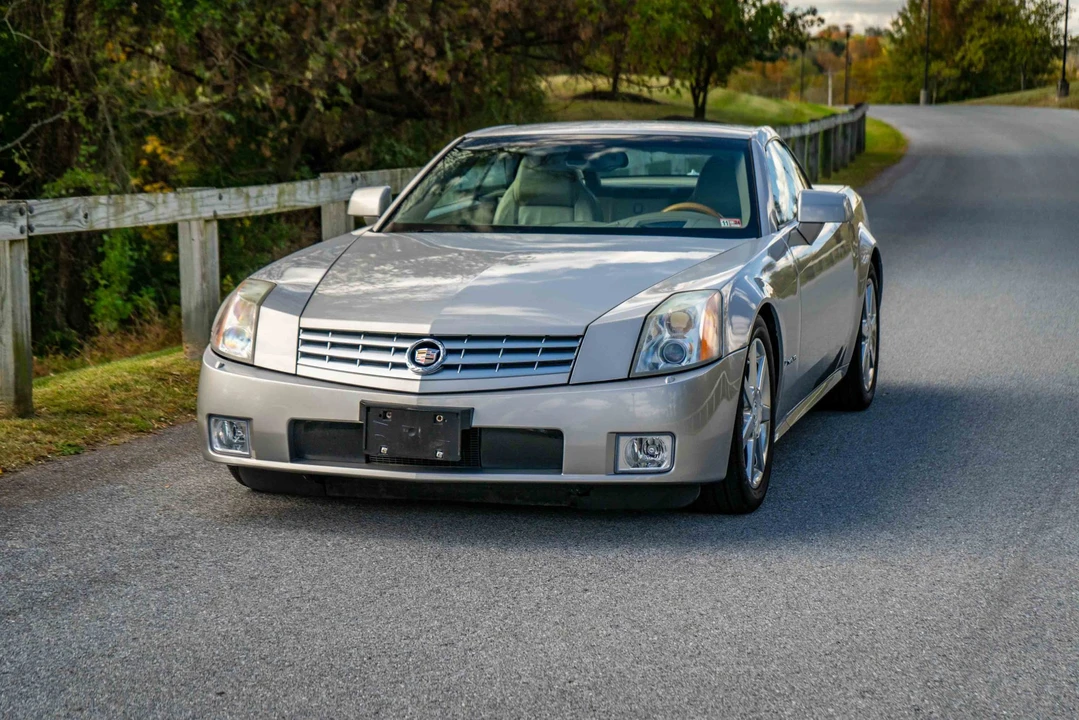 2005 Cadillac XLR - Image 9 of 31