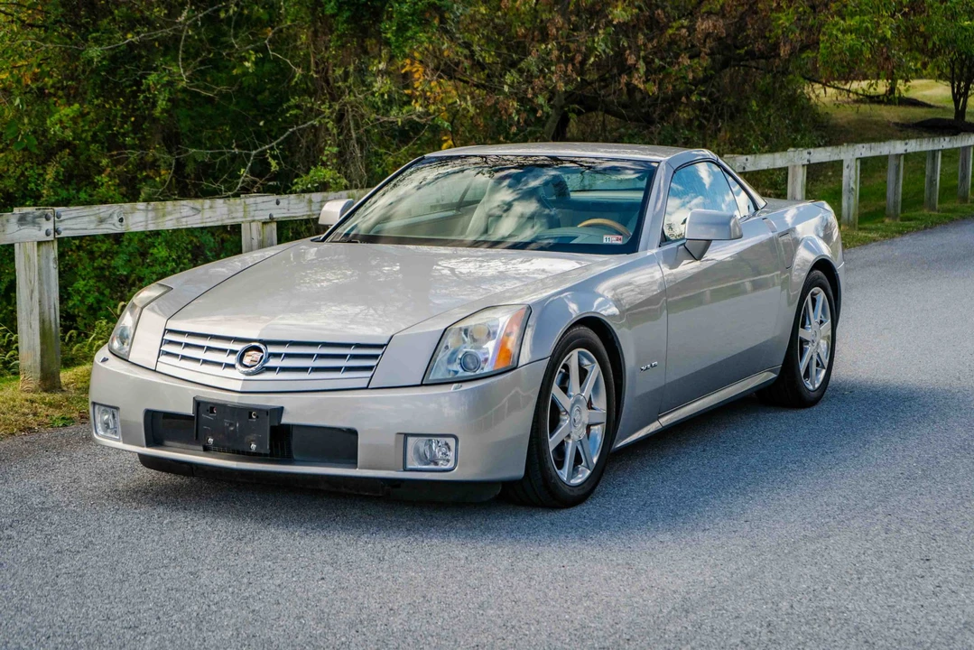 2005 Cadillac XLR - Image 10 of 31