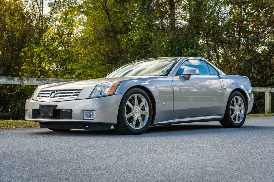 2005 Cadillac XLR - Image 12 of 31