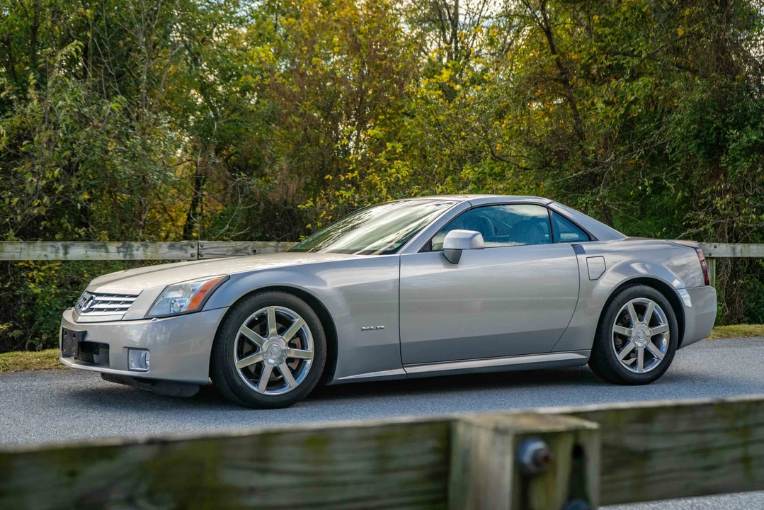 2005 Cadillac XLR - Image 14 of 31
