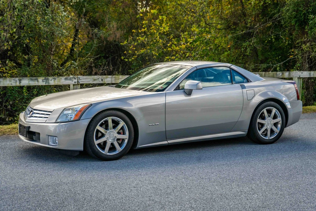 2005 Cadillac XLR - Image 15 of 31