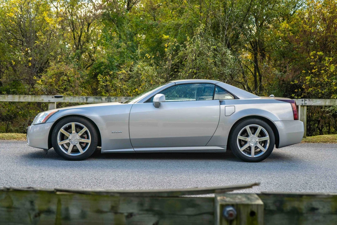 2005 Cadillac XLR - Image 16 of 31