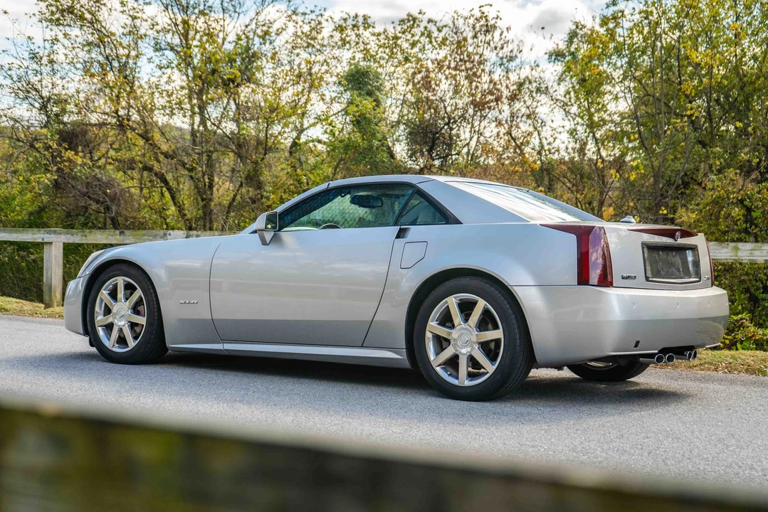 2005 Cadillac XLR - Image 17 of 31