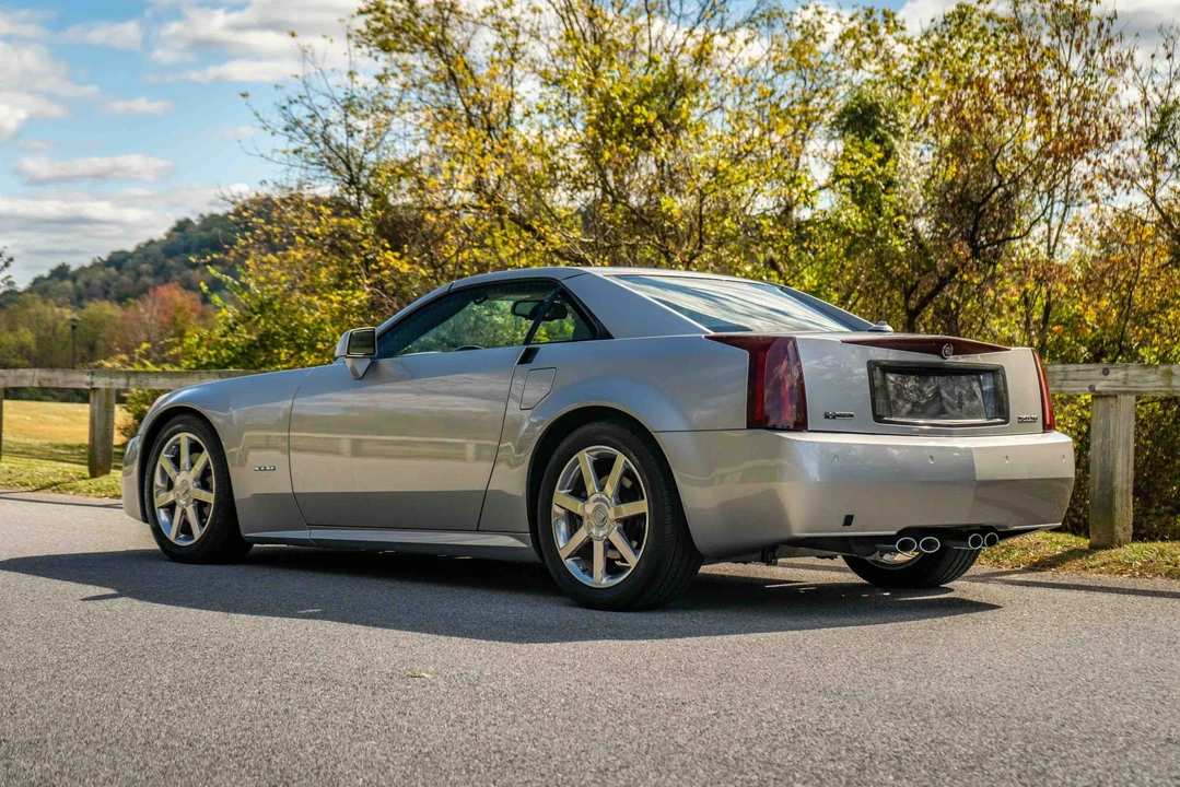 2005 Cadillac XLR - Image 18 of 31