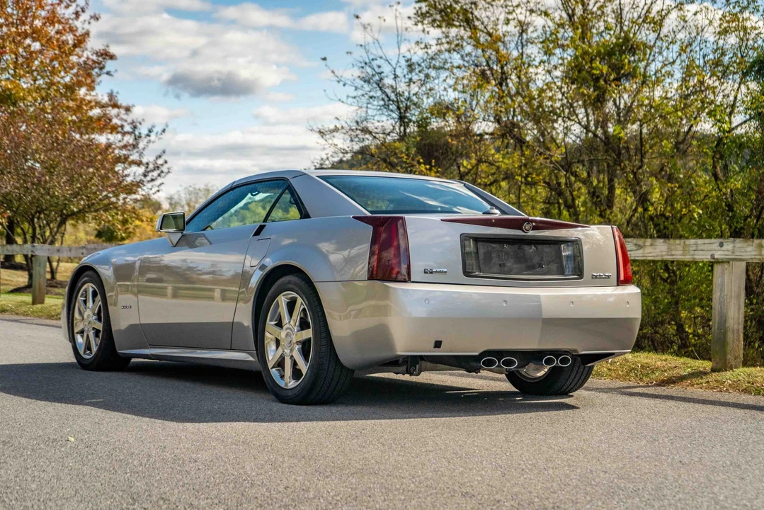 2005 Cadillac XLR - Image 20 of 31