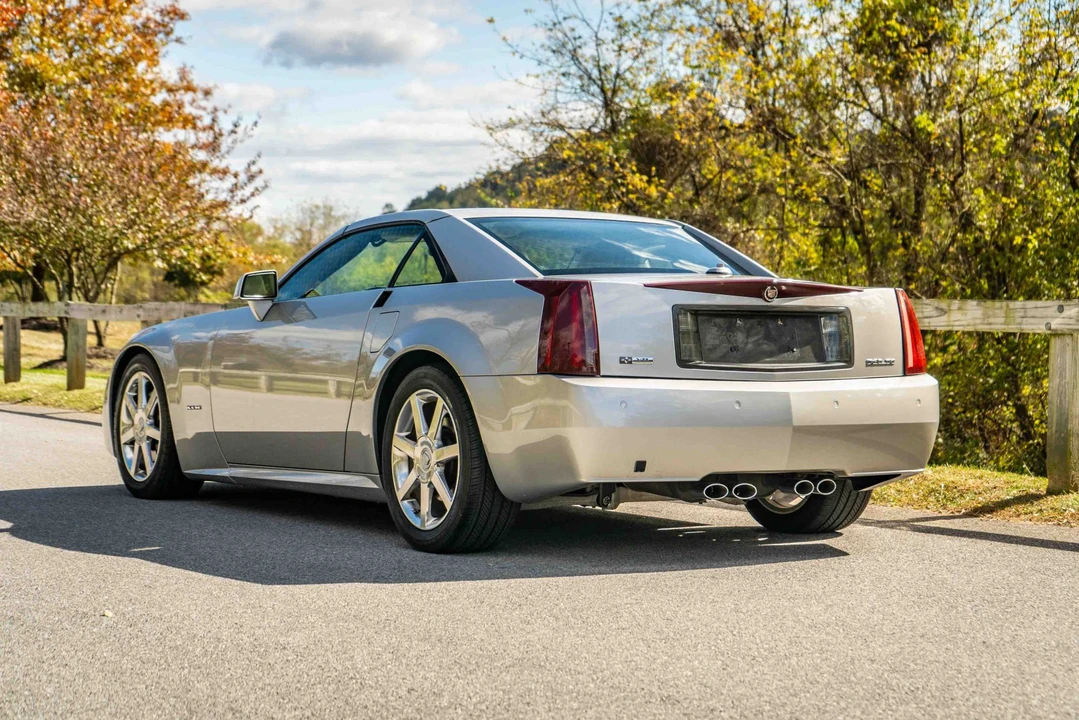 2005 Cadillac XLR - Image 21 of 31