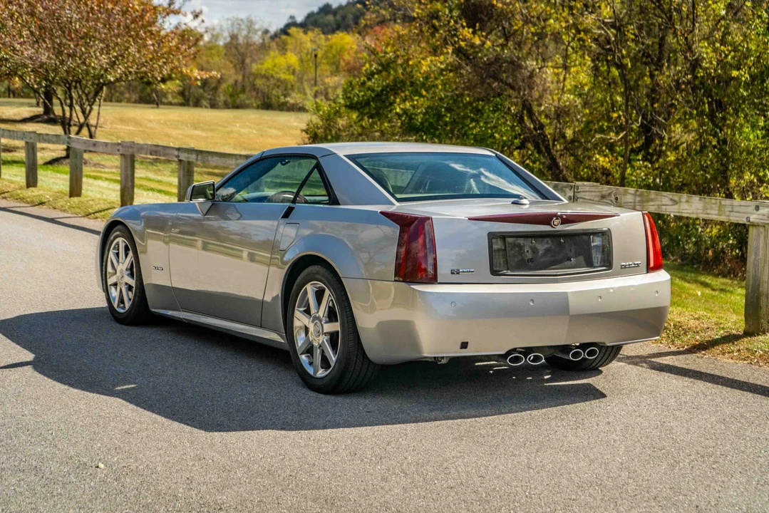 2005 Cadillac XLR - Image 22 of 31