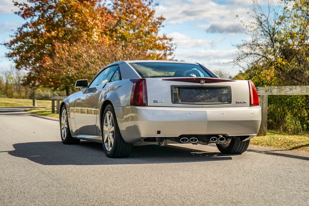 2005 Cadillac XLR - Image 23 of 31