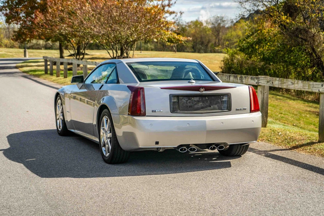 2005 Cadillac XLR - Image 24 of 31