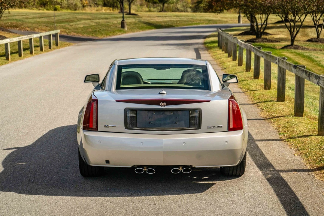 2005 Cadillac XLR - Image 26 of 31