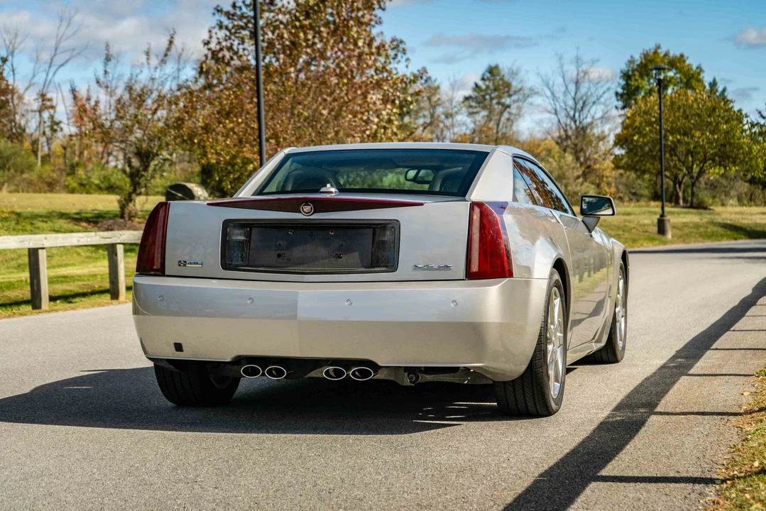 2005 Cadillac XLR - Image 27 of 31